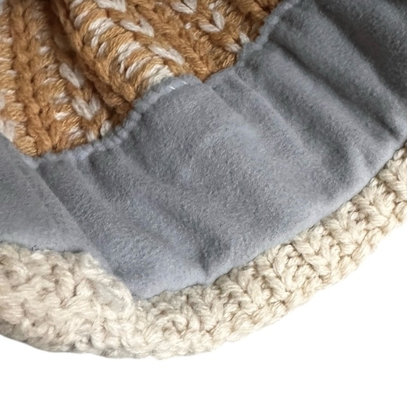 Patagonia Snowbelle Beanie Hat NWT Dotted Natural Wool Blend Fleece Lined Pom - Picture 3 of 8